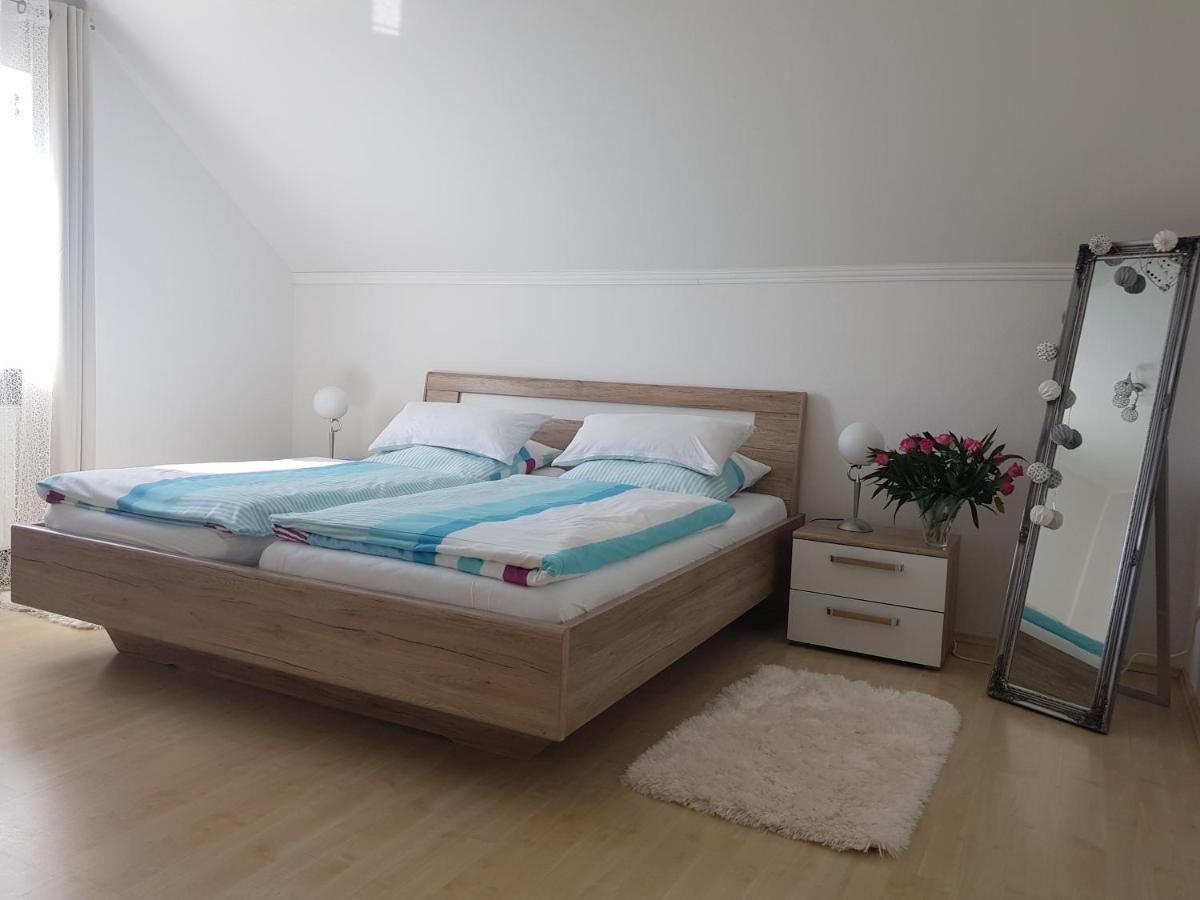Ferienwohnung Toni Mit Balkon Und Garten Pemfling エクステリア 写真